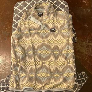 Massive Outdoor Pullover